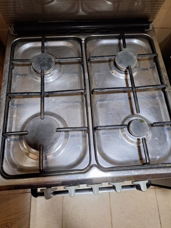 SAR 350,  350 Cooking Range In Very Good Condition photo 3