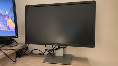 SAR 845,  Dell Flat Monitor 25", Green Plant🌿, Kids Swing, Kitchen Table, Beautiful Side Sofa Table photo 3