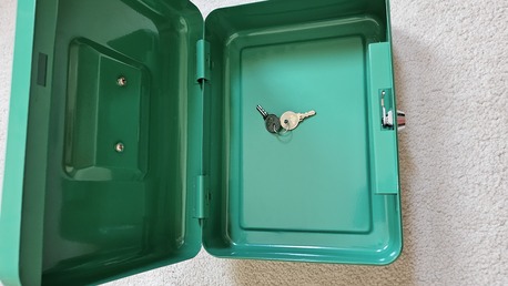 SAR 50,  Metal Cash Box photo 3
