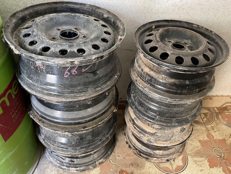 SAR 100,  OLD Tire Rims For Sale photo 3