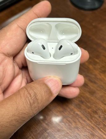 SAR 200,  Airpods 2 Gen photo 2