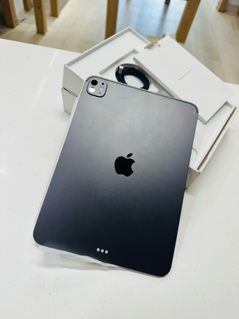 SAR 3300,  IPad M5 6th Gen 11"