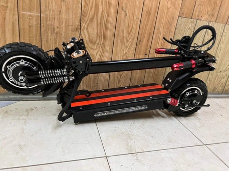 SAR 1800,  Dual Motor Scooter (Dual-Hub Brushless DC Motor ; 2000W (1000W X 2) All Accesories Include photo 2