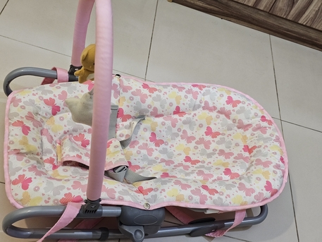 SAR 50,  ? For Sale: Gently Used Juniors Baby Rocker / Bouncer With Toy Bar photo 2