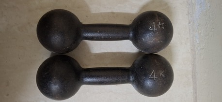 SAR 100,  4kg Dumbbell Set For Sell photo 1