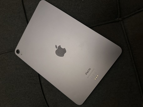 SAR 1300,  IPad Air 5 (M1 Chip, 64GB, Wi-Fi) – Excellent Condition photo 1