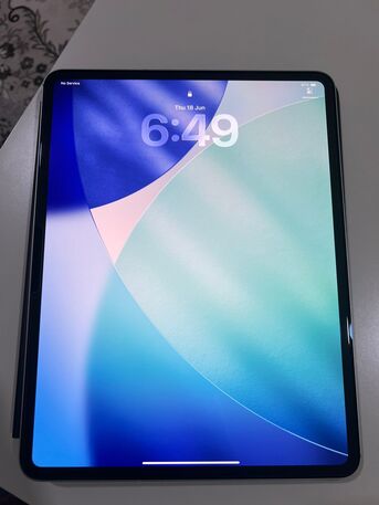 SAR 4800,  Apple IPad Pro 13-inch M4 256GB Wi-Fi + Cellular + Apple Pencil Pro + Magic Keyboard photo 3