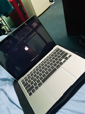 SAR 2500,  Mackbook Air M1 photo 2