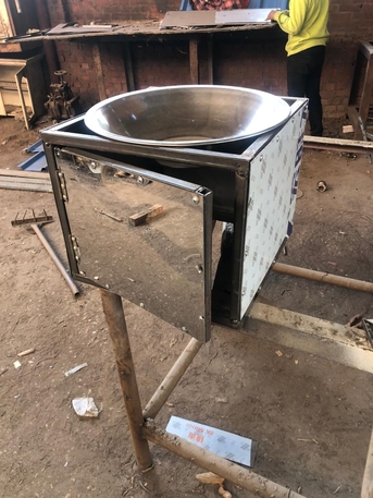 SAR 1800,  Italian Motor Cotton Candy Machine For Sale Working Condition And Well‑maintained. photo 2