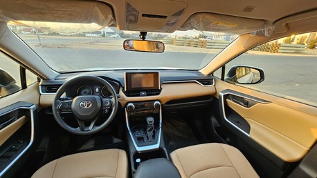 SAR 1500,  For Sale: 2025 Toyota RAV4 (LE 4×4)– Bank Lease Transfer photo 2