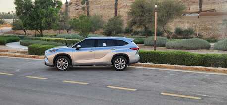 SAR 130000,  Toyota Highlander Hybrid Limited Full Options,  2022,  Automatic,  85 KM,   Personal Use photo 3