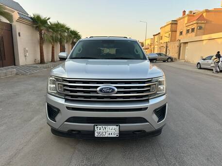 SAR 110000,  Ford Expedition XLT,  2019,  Automatic,  200000 KM,    Edition With Panorama Sunroof N 4x4 Mid Options (2nd Owner) photo 1