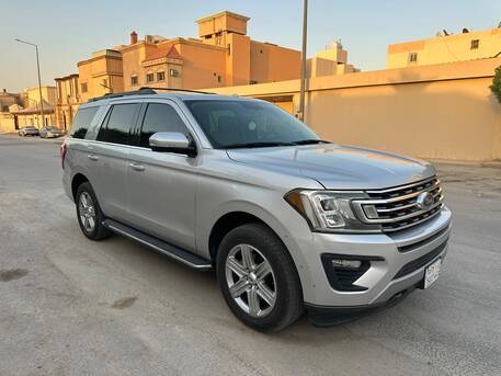 SAR 110000,  Ford Expedition XLT,  2019,  Automatic,  200000 KM,    Edition With Panorama Sunroof N 4x4 Mid Options (2nd Owner) photo 3