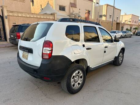 SAR 17000,  Renault Duster,  2016,  Automatic,  130000 KM,    Mid Option N Low Odo Good Price 2nd Owner photo 2