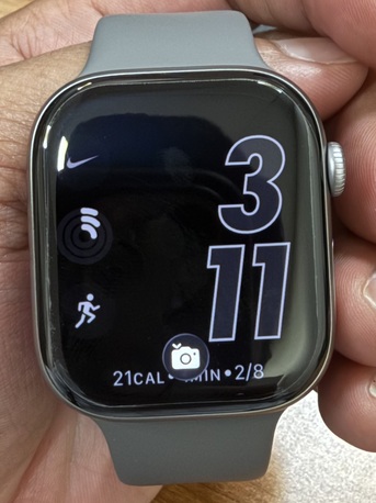 SAR 1300,  Apple Watch Series 11 46mm GPS+cellular (with Original Band Small And Medium) photo 2