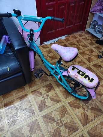 SAR 200,  Girls Bicycle With Side Support Wheels photo 2