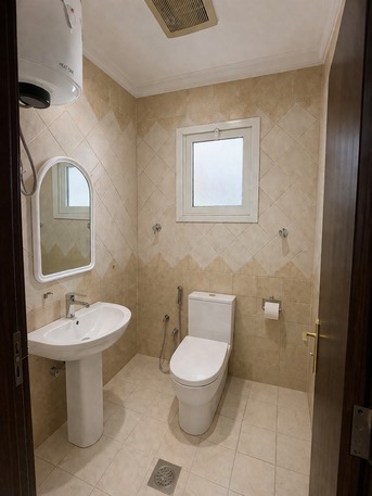 SAR 1500/month,  Furnished,  Clean & Spacious Room For Working Women – Prime Location Near Al Murabba Lulu photo 3