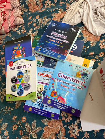 SAR 100,  Books photo 1