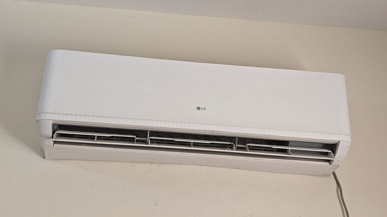 SAR 1600,  LG Split AC photo 1