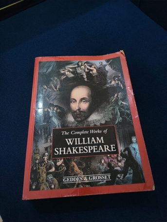 SAR 50,  Willam Shakespeare Book For Sale photo 1
