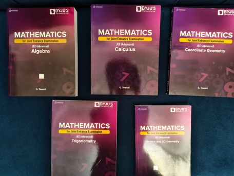 SAR 500,  JEE Books photo 1