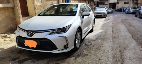 Toyota Corolla 2.0XLI White Lease Transfer On SNB Bank. photo 3