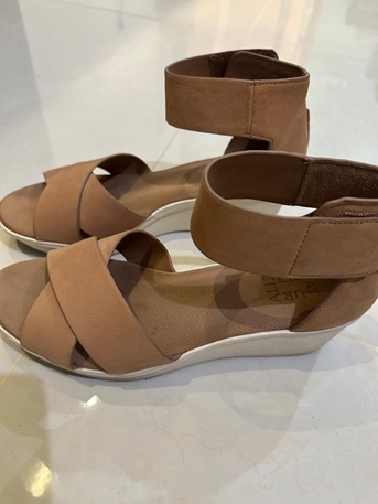 SAR 30,  Branded Shoes For Sale photo 3