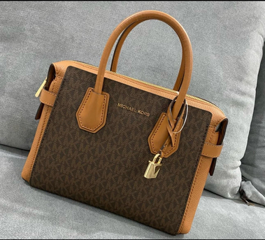 SAR 320,  Used Original Micheal Kors photo 1