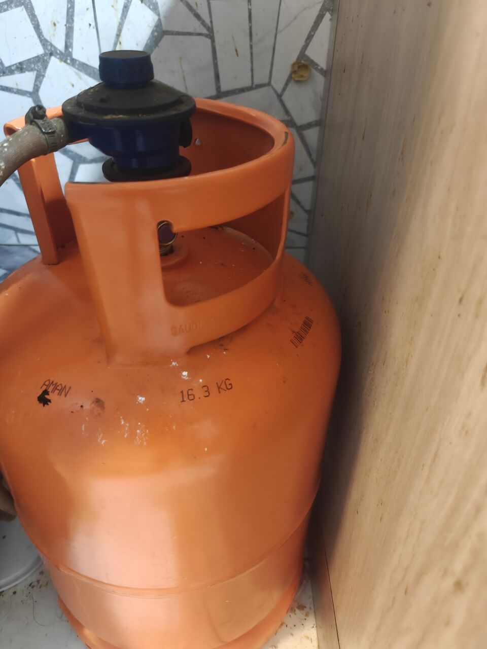 SAR 1,  2 Ton Ac + Gas Cylinder+ Cooking Range photo 3