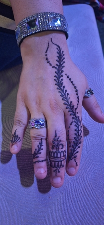 Henna Artist / Mehandi Artist Available