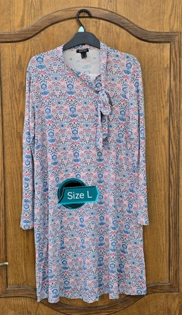 Woman Shirts / Trousers. SAR 10 For 1 Pieces Or SAR 15 For2 photo 2