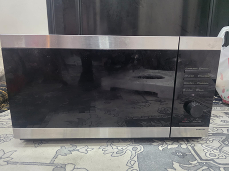 SAR 450,  New Samaung Microwave 30L.  In Very Good Condition Almost New  Latest Model For Sale  Used