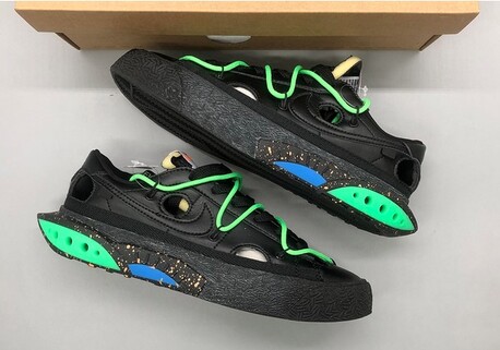 SAR 900,  Off-White X Nike Blazer Low Black Green / Off-White Black Caravaggio Arrow Sweatshirt photo 2